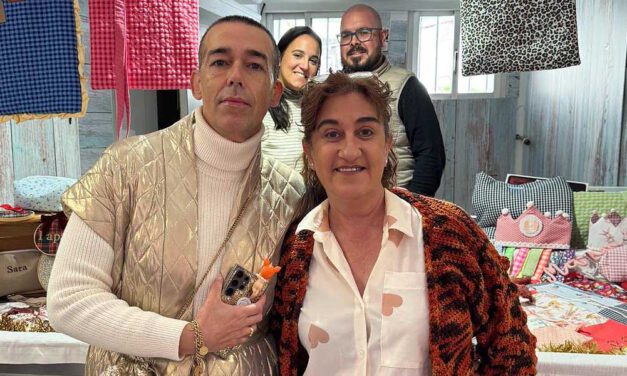 La Asociación de Artesanas se suma durante las fechas navideñas a la oferta del Mercado de Abastos