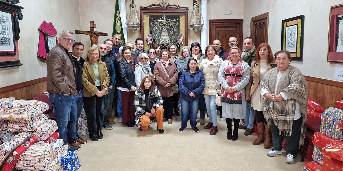 La campaña "Ningún niño sin juguete" reparte más de 450 regalos a niños de 0 a 12 años