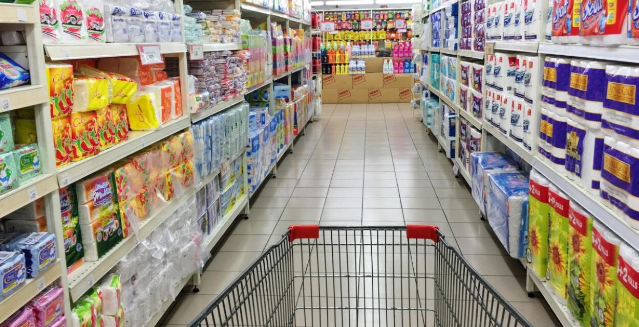 La OCU: La cesta de la compra se encarece un 1,22 % en enero