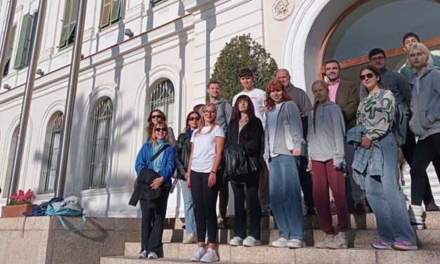 Jóvenes voluntarios europeos trabajan por el medio ambiente en El Puerto