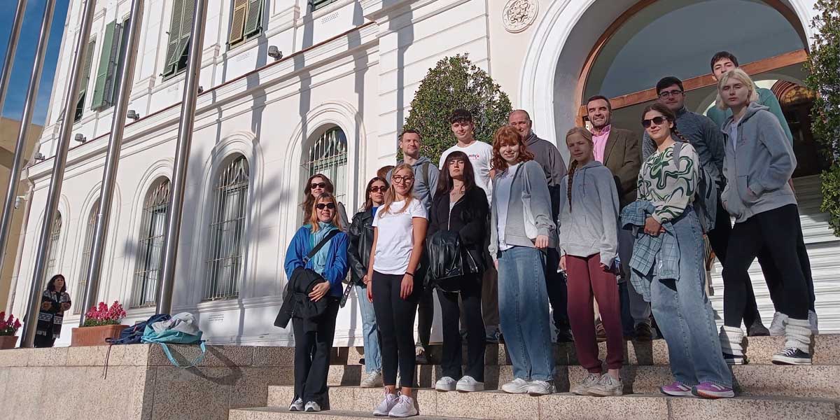 Jóvenes voluntarios europeos trabajan por el medio ambiente en El Puerto