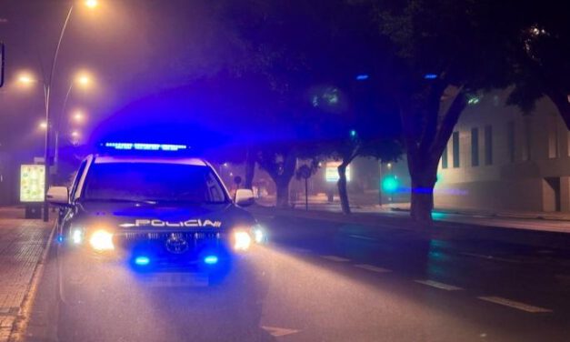 Detenido un menor acusado de apuñalar a un hombre en la espalda en Almería