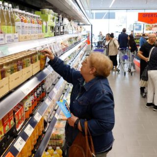 La cesta de la compra sube un 0,55% en marzo y eleva su coste un 1,3% en lo que va de año