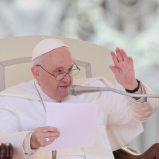 Legado del Papa: exhortaciones, constituciones apostólicas, cartas, bulas y consistorios