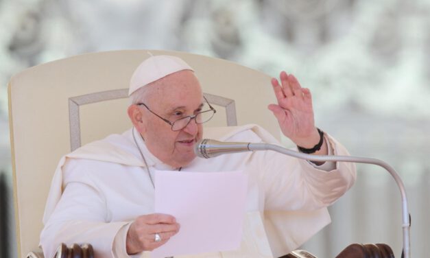 Legado del Papa: exhortaciones, constituciones apostólicas, cartas, bulas y consistorios