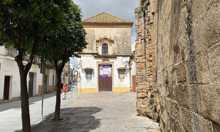 Francisco González Luque presenta su obra sobre la historia y el patrimonio de la Capilla de la Aurora