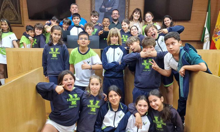 Estudiantes de las Carmelitas visitan el Ayuntamiento de El Puerto