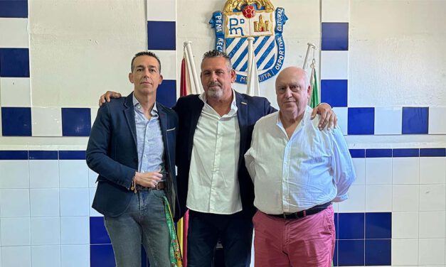 José Mari el Negro recibe el XXVII Pito de Oro del Carnaval de El Puerto 2025