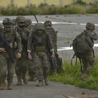 El 78% de los españoles confía en el Ejército, pero solo el 24% cree en partidos políticos
