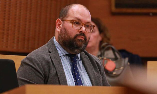 Javier Bello desmiente una subida del agua y acusa al PSOE de manipular a la ciudadanía