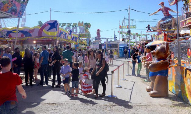 La Feria de El Puerto contará con un carnet para que niños con TEA accedan a los cacharritos sin colas