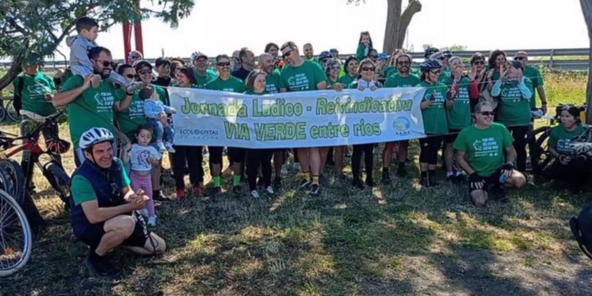 Más de un centenar de ciclistas reclaman completar la Vía Verde Entre Ríos entre El Puerto y Sanlúcar