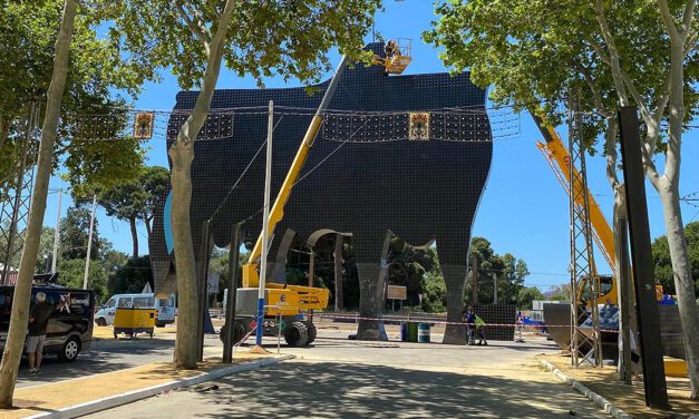 El Puerto comienza a vestirse de feria con el montaje de casetas y atracciones a punto