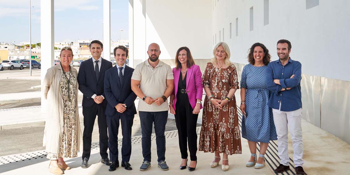 Junta y Ayuntamiento ponen en servicio el nuevo intercambiador de transportes de El Puerto