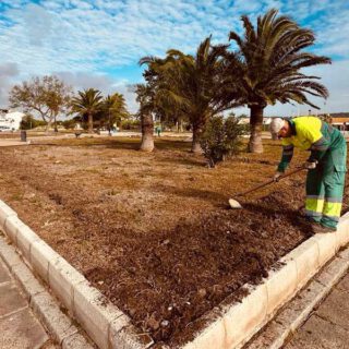 El Ayuntamiento mejora el paisaje urbano de Doña Blanca con un nuevo sistema de riego automatizado