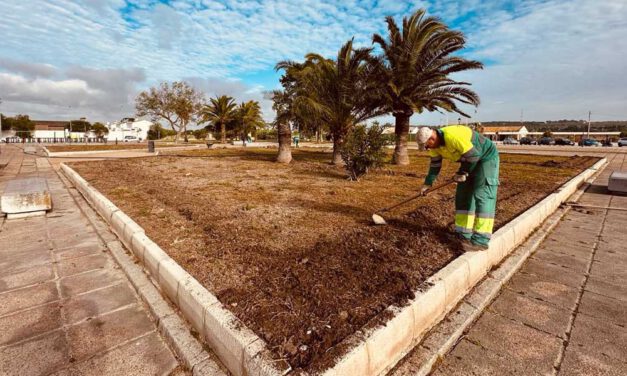 El Ayuntamiento mejora el paisaje urbano de Doña Blanca con un nuevo sistema de riego automatizado