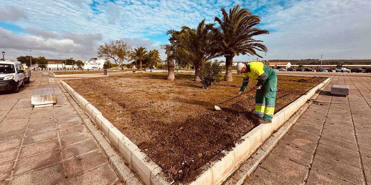 El Ayuntamiento mejora el paisaje urbano de Doña Blanca con un nuevo sistema de riego automatizado