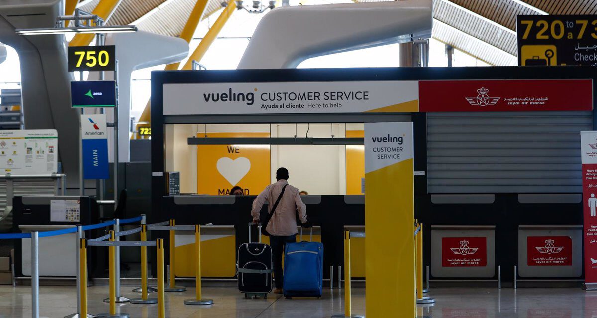 Facua aplaude una multa a Vueling tras denunciarla por cobrar el equipaje a 12 sevillanos