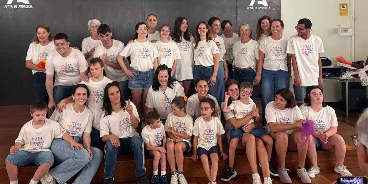 El festival inclusivo 'Muévete por la inclusión' reúne a decenas de familias en Los Toruños