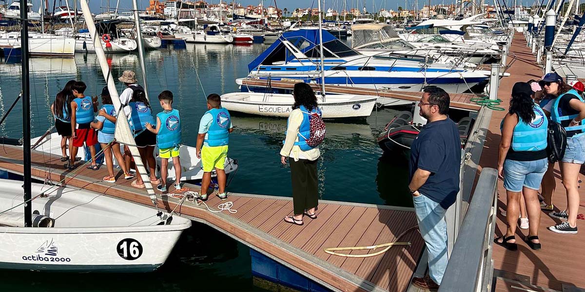 El Bautismo de Mar regresa a la Oferta Educativa Municipal como experiencia náutica para cientos de escolares