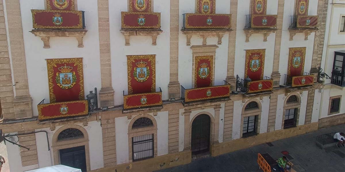 El Puerto comienza a engalanarse para celebrar el Corpus Christi este domingo
