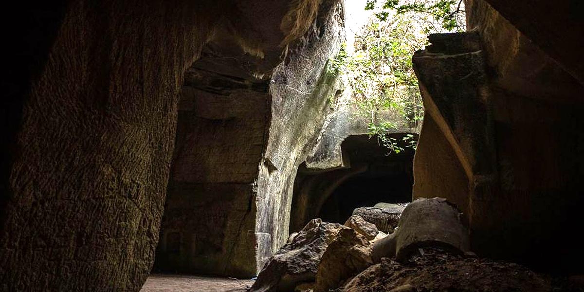 La oposición solicita un pleno urgente para salvar las cuevas cantera de la Sierra de San Cristóbal