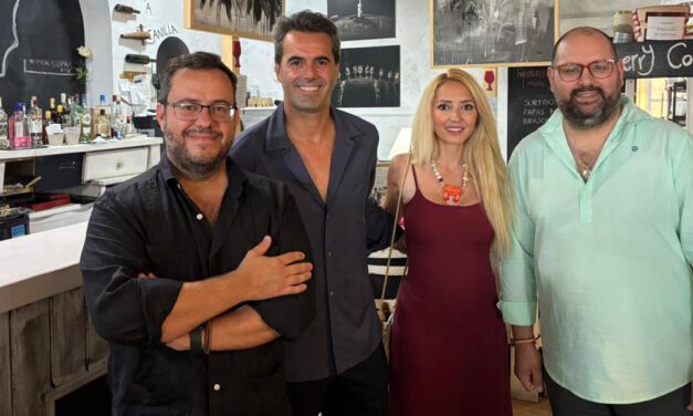 La exposición “Cositas de El Puerto” rinde homenaje al alma portuense a través del arte