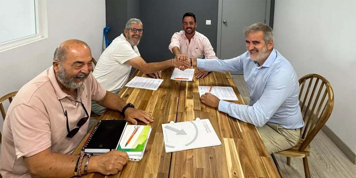 Firmado el acuerdo entre La Gaviota y la concesionaria de playas de El Puerto