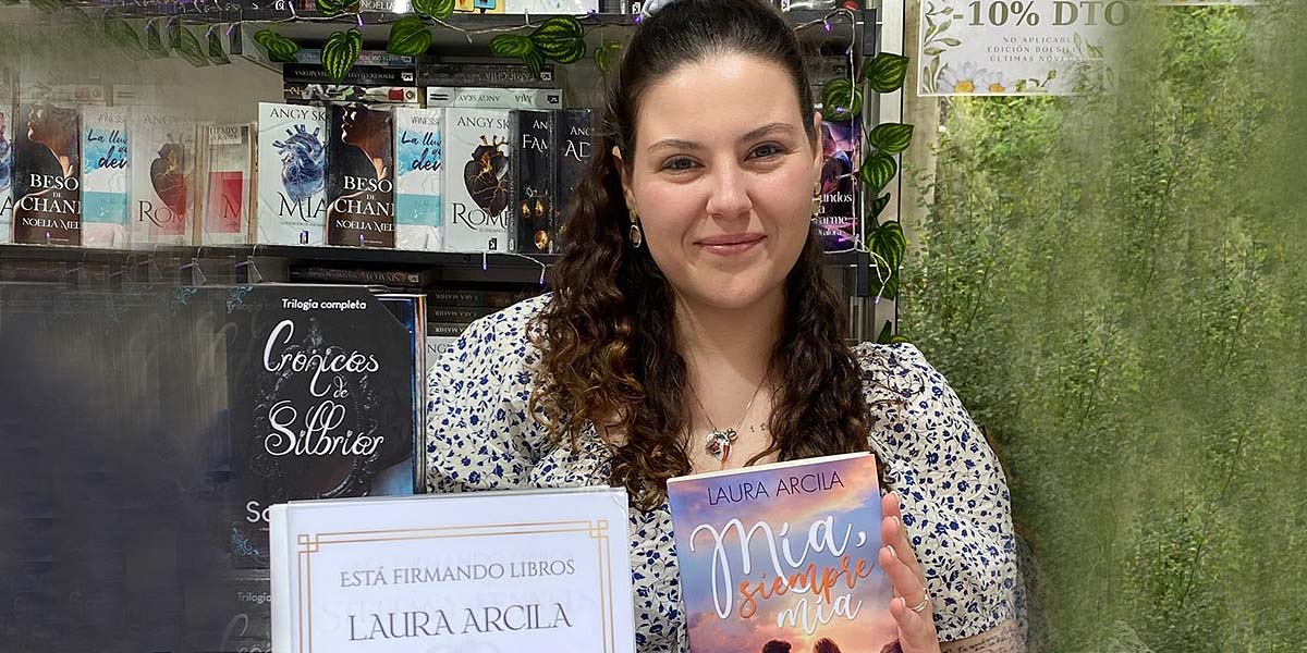 La portuense Laura Arcila agota ejemplares de su novela en la Feria del Libro de Madrid