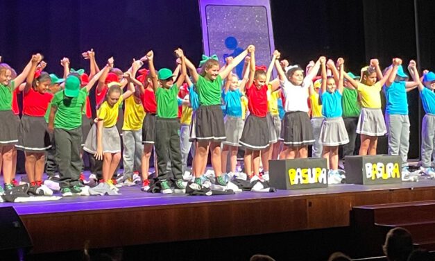 El CEIP José Luis Poullet celebra su 50 aniversario con teatro y compromiso educativo