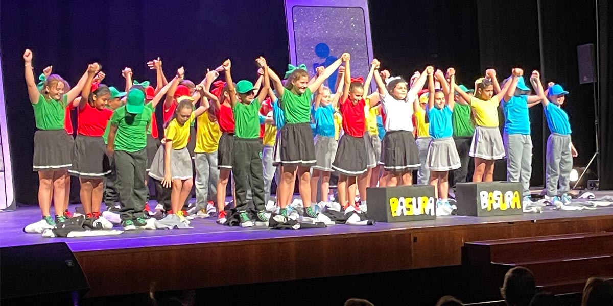 El CEIP José Luis Poullet celebra su 50 aniversario con teatro y compromiso educativo
