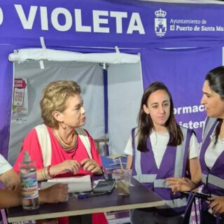 Más de mil personas informadas en el Punto Violeta de la Feria 2025