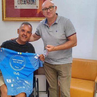 Titi Feria, subcampeón de España de Parasurfing, recibe el reconocimiento institucional en el Ayuntamiento