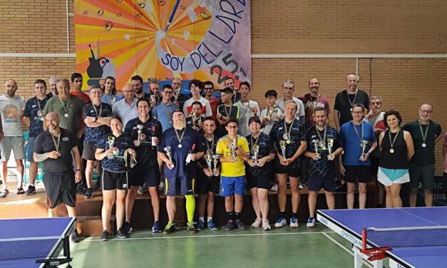 El Club El Puerto Tenis de Mesa reconoce a 115 deportistas en la entrega de trofeos de la temporada