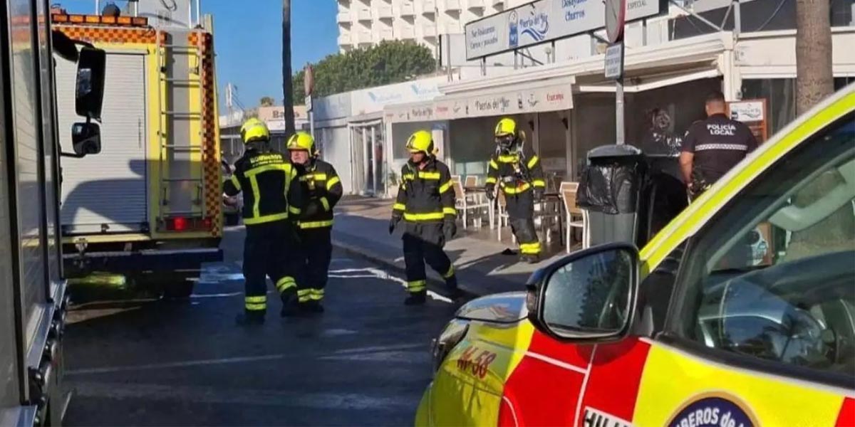 Un incendio en la cocina obliga a intervenir a los bomberos en un bar de Valdelagrana