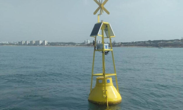 La Bahía de Cádiz estrena su primera boya inteligente para vigilar en tiempo real la calidad del agua de baño