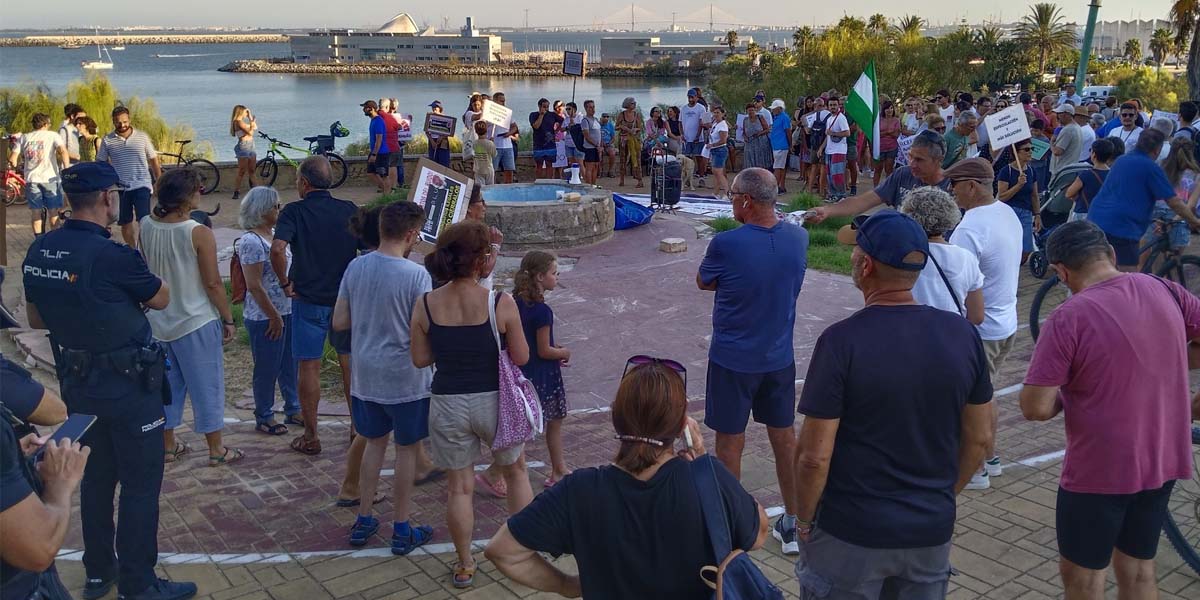 Pinchazo total: la protesta contra el "turismo de borrachera" se queda sin ciudadanos