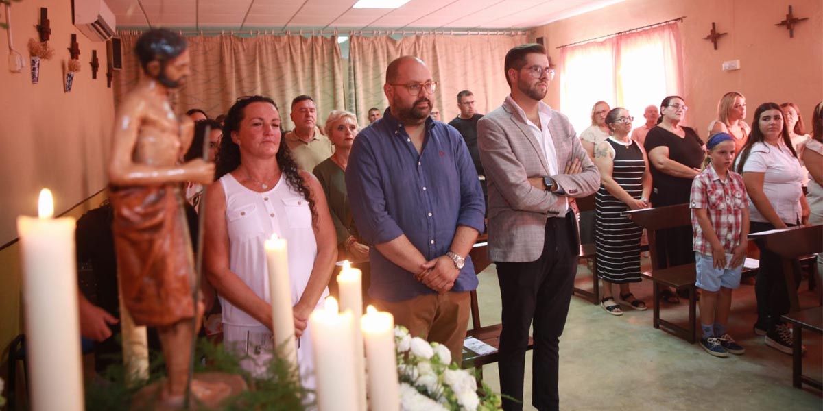 La barriada de San Cristóbal celebra su fiesta patronal con procesión, misa y una gran velada familiar