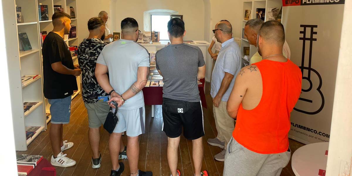 Internos de Puerto III participan en la Feria del Libro de Cádiz