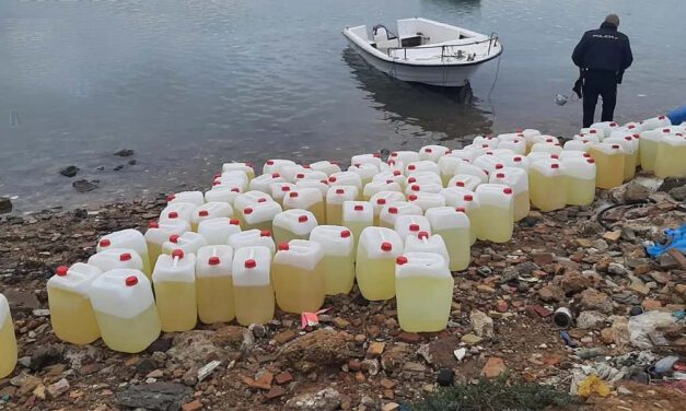 Prisión provisional para los detenidos tras el hundimiento de una lancha con 1.400 litros de gasolina en El Puerto