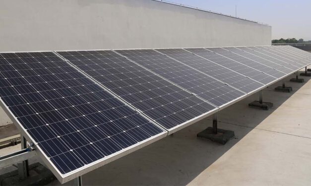 El Ayuntamiento instala su primera planta solar de autoconsumo en un edificio municipal