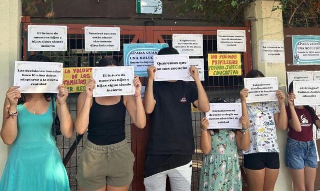 IU traslada al Parlamento Andaluz la situación de las familias sin plaza en el IES José Luis Tejada