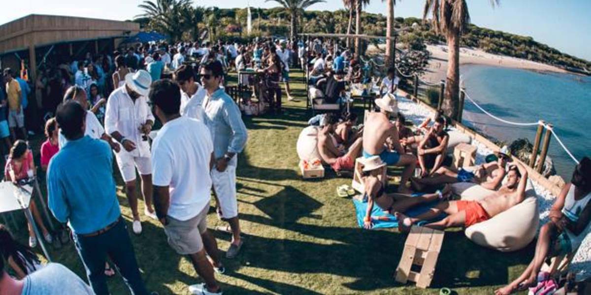 Ecologistas acusan al Ayuntamiento de permitir actividad ilegal en tres locales de Puerto Sherry
