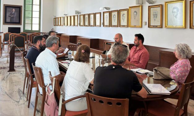 El Ayuntamiento y la plantilla de limpieza abren una vía de diálogo para mejorar el nuevo contrato de basuras