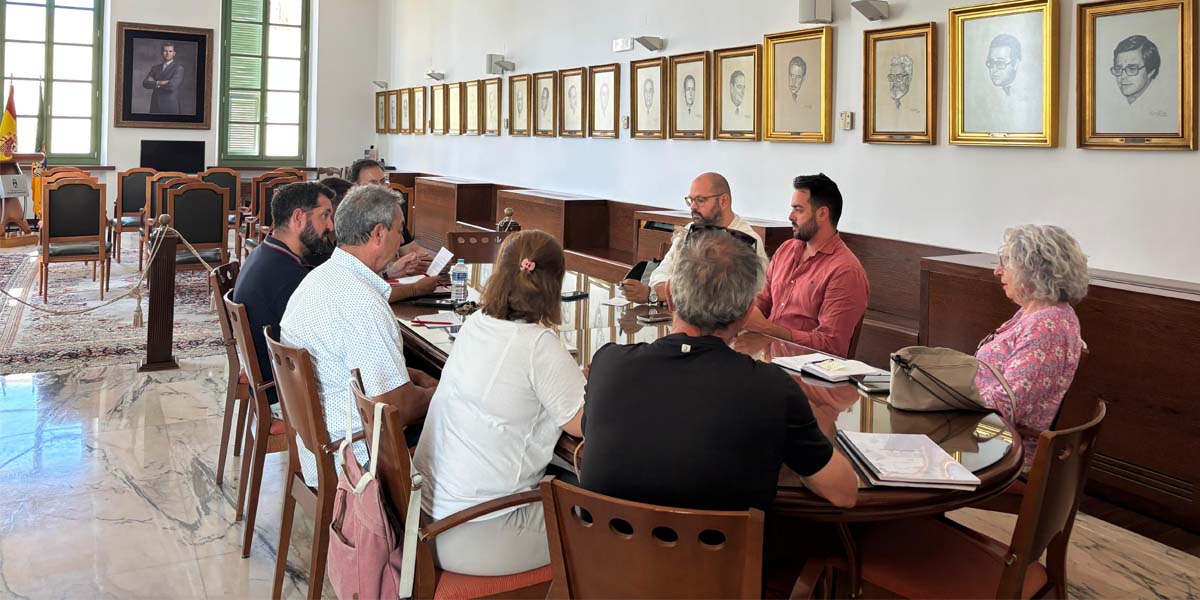 El Ayuntamiento y la plantilla de limpieza abren una vía de diálogo para mejorar el nuevo contrato de basuras