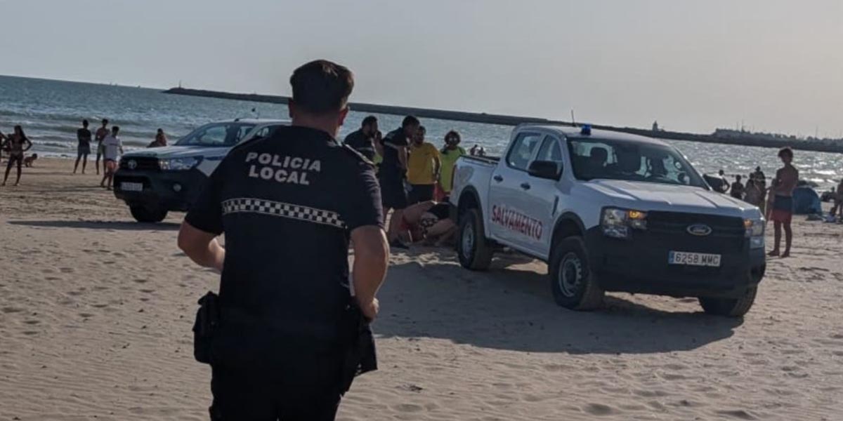 Fallece un hombre de 77 años tras sufrir un colapso en la playa de Valdelagrana