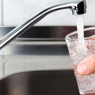 El agua del grifo: la opción más sana, económica y sostenible