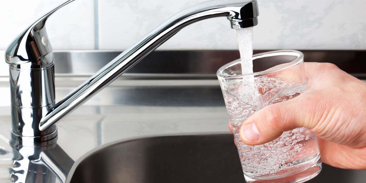 El agua del grifo: la opción más sana, económica y sostenible