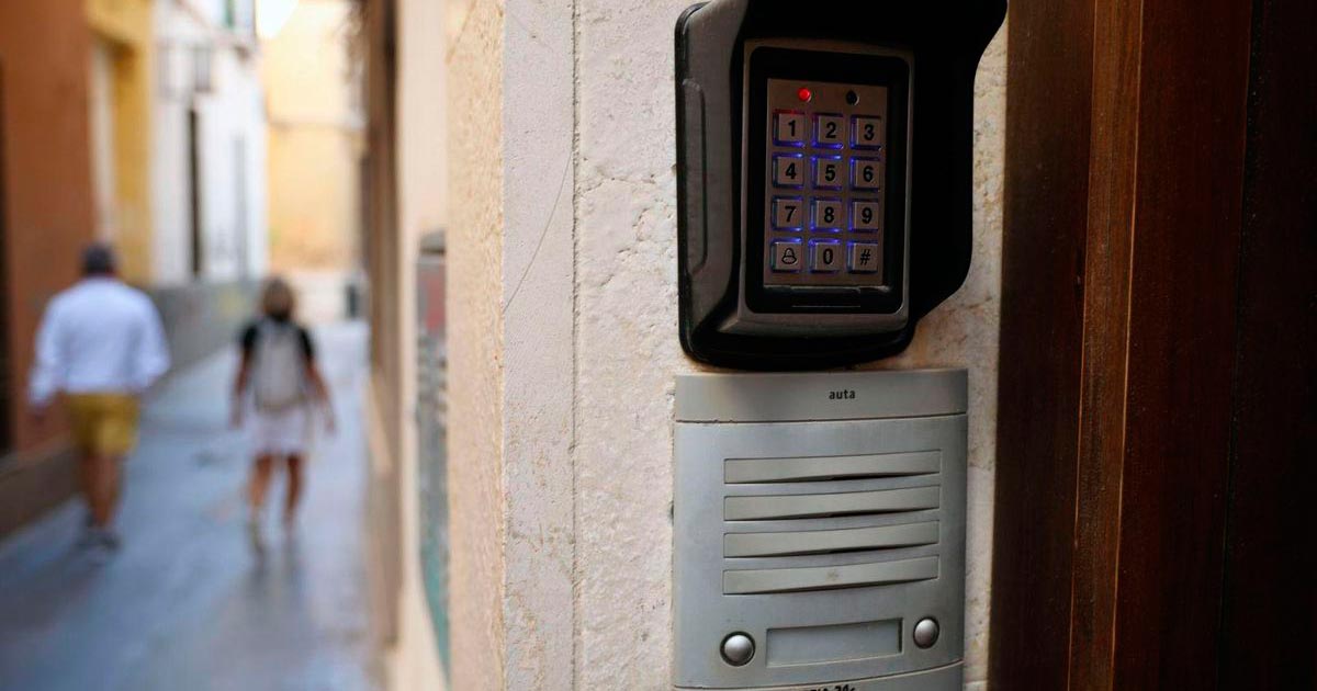 El Ayuntamiento de El Puerto revoca 31 licencias turísticas tramitadas pese a la suspensión en vigor