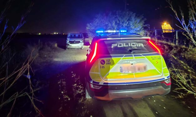 La Policía Local intercepta una furgoneta robada con 116 garrafas de combustible en su interior